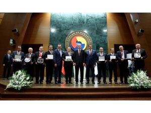 TOBB 72. Genel Kurul Hizmet Şeref Belgesi ve Plaket Töreni