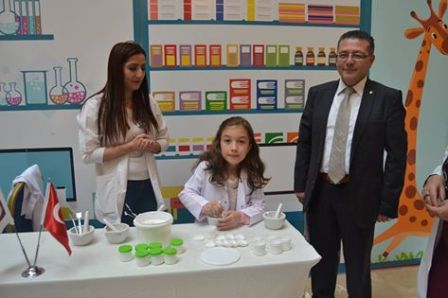 Ülfet Demirel eczacı oldu