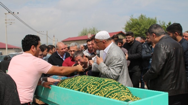 Kazada Yanarak Ölen Karı-koca Toprağa Verildi