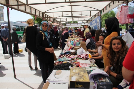 Engelli çocuklar yararına kermes