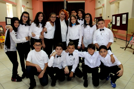 Öğrencilerinden resim sergisi