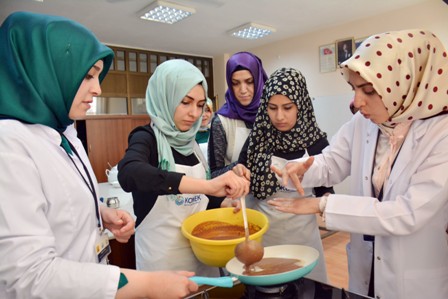 KOMEK’ten işaret diliyle yemek kursu