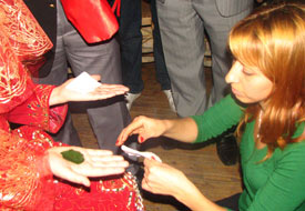 AB'li gençlerden kına gecesi