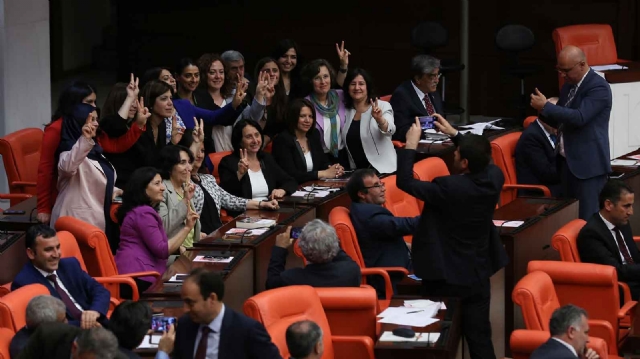 Meclis'te Dokunulmazlık Teklifinin Görüşülmesi Kabul Edildi