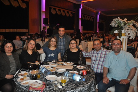 Özçelik ailesi dostlarıyla