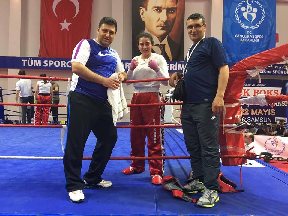 Selcan dünya, İzzet Avrupa vizesi aldı