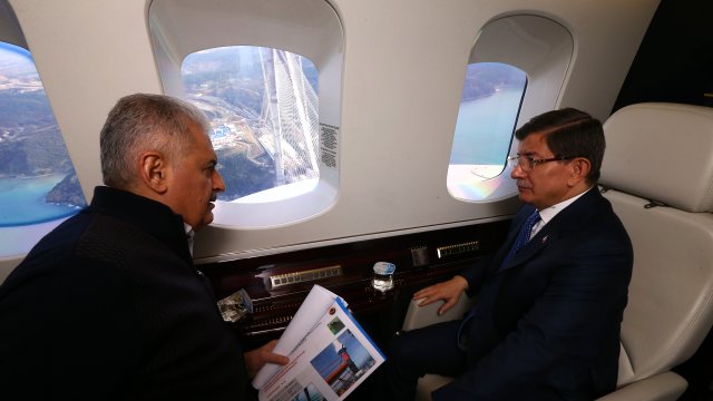 Başbakan Davutoğlu'ndan Binali Yıldırım'a Tebrik Telefonu