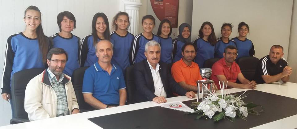 Şampiyon kızlar TÜFAD’ı ziyaret etti