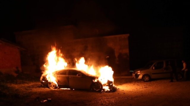 Lüks Otomobil Alev Alev Yandı