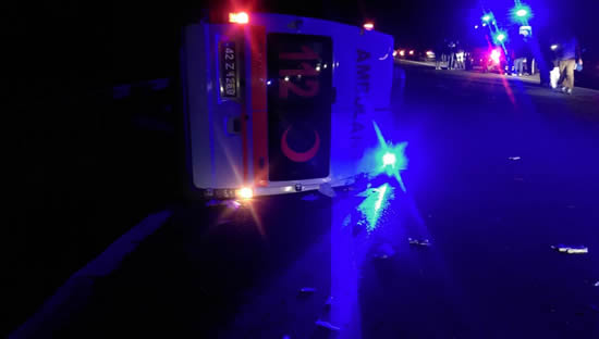 Konya'da Ambulans Devrildi: 2 Yaralı