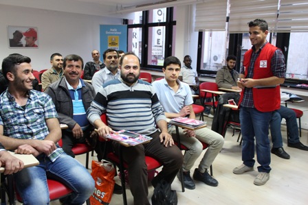 Suriyeliler hem dil hem meslek öğreniyor