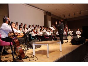 "Gönül Korosu" Şarkışla'da sahne aldı