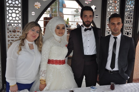 Ayşe ve Fethi dünya evine girdi