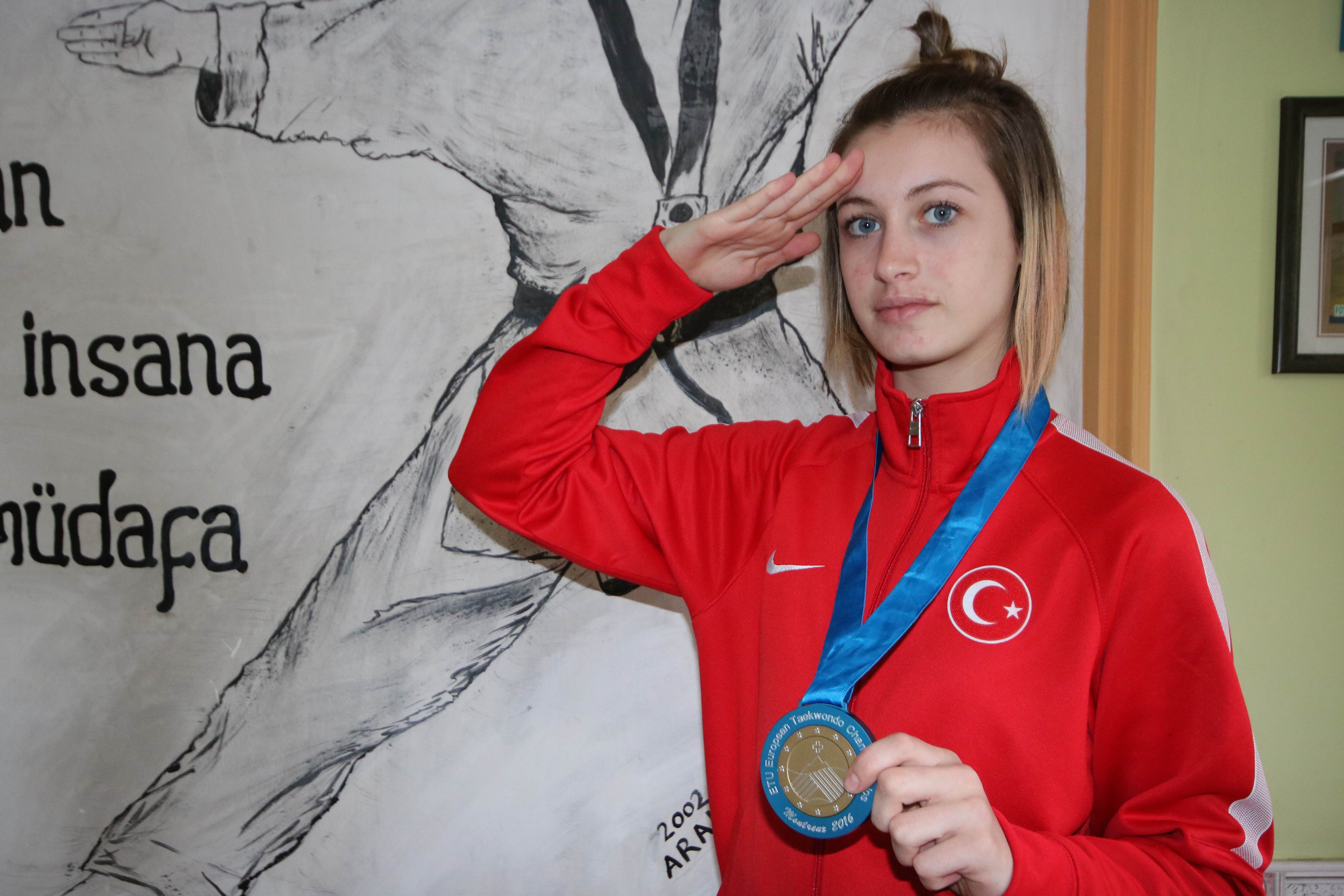 Şehit ve gazilerimiz için dövüştü!