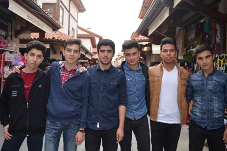 Liseliler Necip Fazıl'ı yad etti