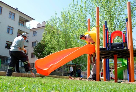 Meram’daki parklar elden geçiriliyor