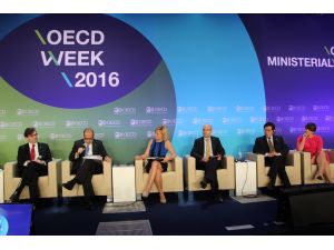 "Türkiye'yi tekrar yüksek büyüme patikasına oturtacağız"