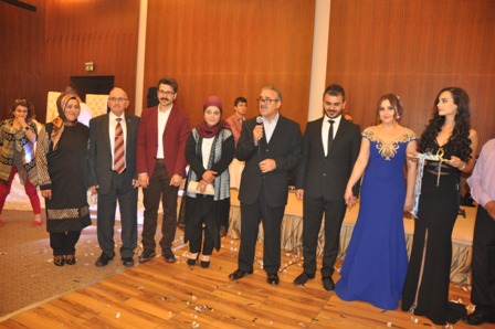 Özlem Zehra ile Mecit nişanlandı