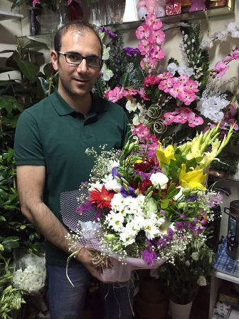 Özbek’den Dünya’ya çiçek