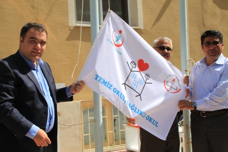 Bozkır'da iki okul "Beyaz Bayrak" aldı