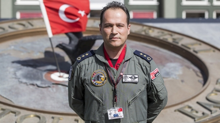 "Dünyanın pilotu" Anadolu Kartalı'nda eğitiliyor