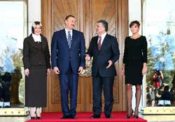 First Lady protokol duruşunu öğrendi