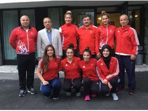 Milli güreşçilere moral ziyareti