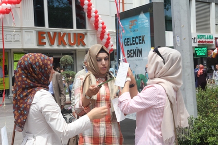 Ramazan ikramlarını "ağaçtan" topladılar