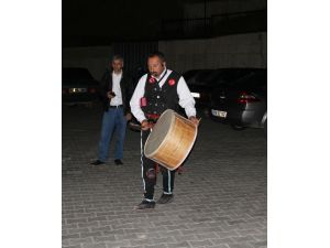 Çankırı'da motosikletli davulcular sahur vaktini duyurdu