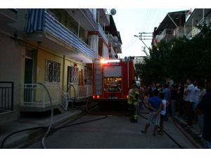 İzmir'de ev yangını