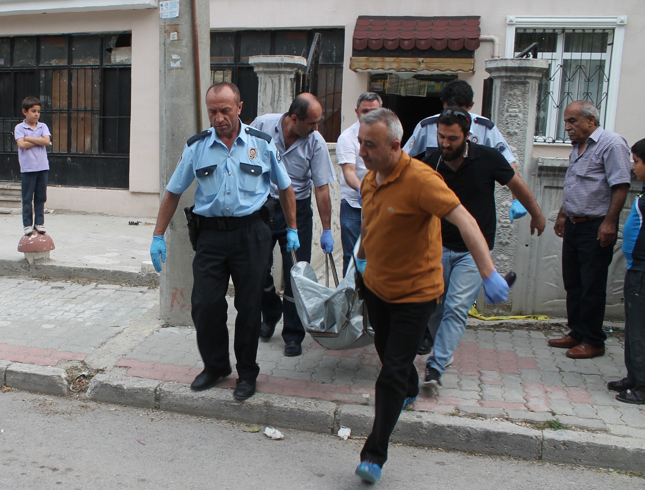 Konya'da bir kişi şantajla birlikte olmak isteyen eski sevgilisini kurşunladı