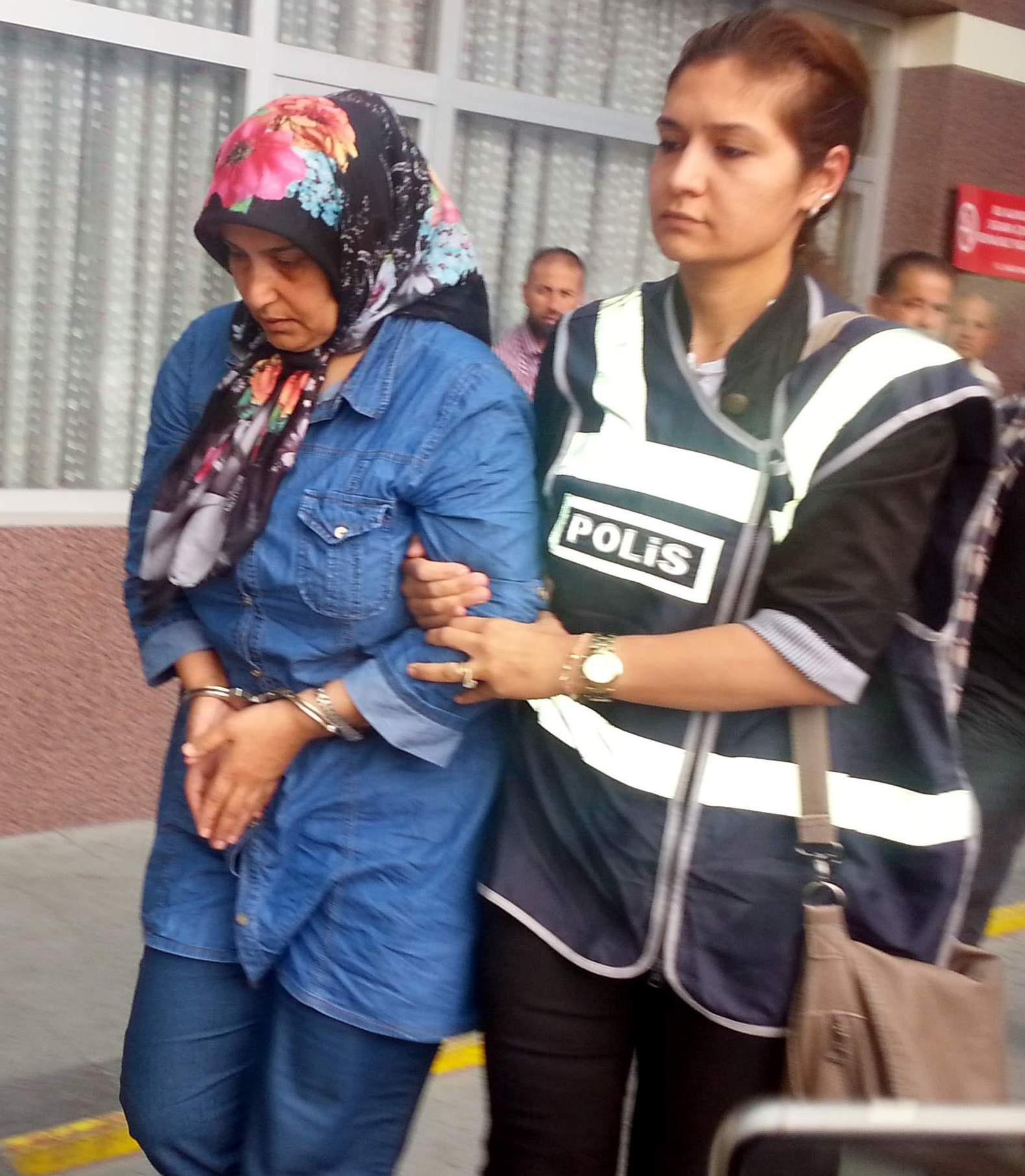 Eski sevgilisini 11 yaşındaki oğlunun gözü önünde öldürmüş