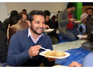 Avustralya Federal Polisi öğrencilere iftar verdi
