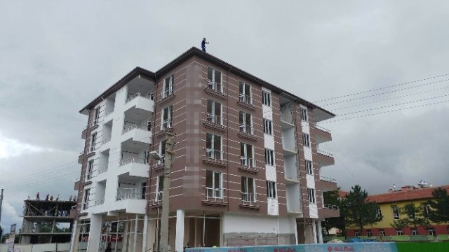 Çatıya Çıkarak İntihar Girişiminde Bulundu