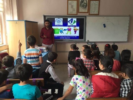 Öğrencilere geri dönüşüm semineri