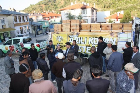 Yetiştiricilere arılı kovan dağıtıldı