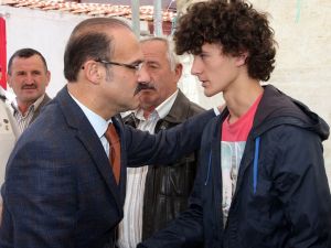 Vali Yurtnaç'tan şehit ailesine taziye ziyareti