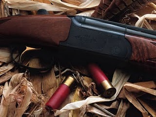 Tüfeğini temizlerken kazara kendini vurdu