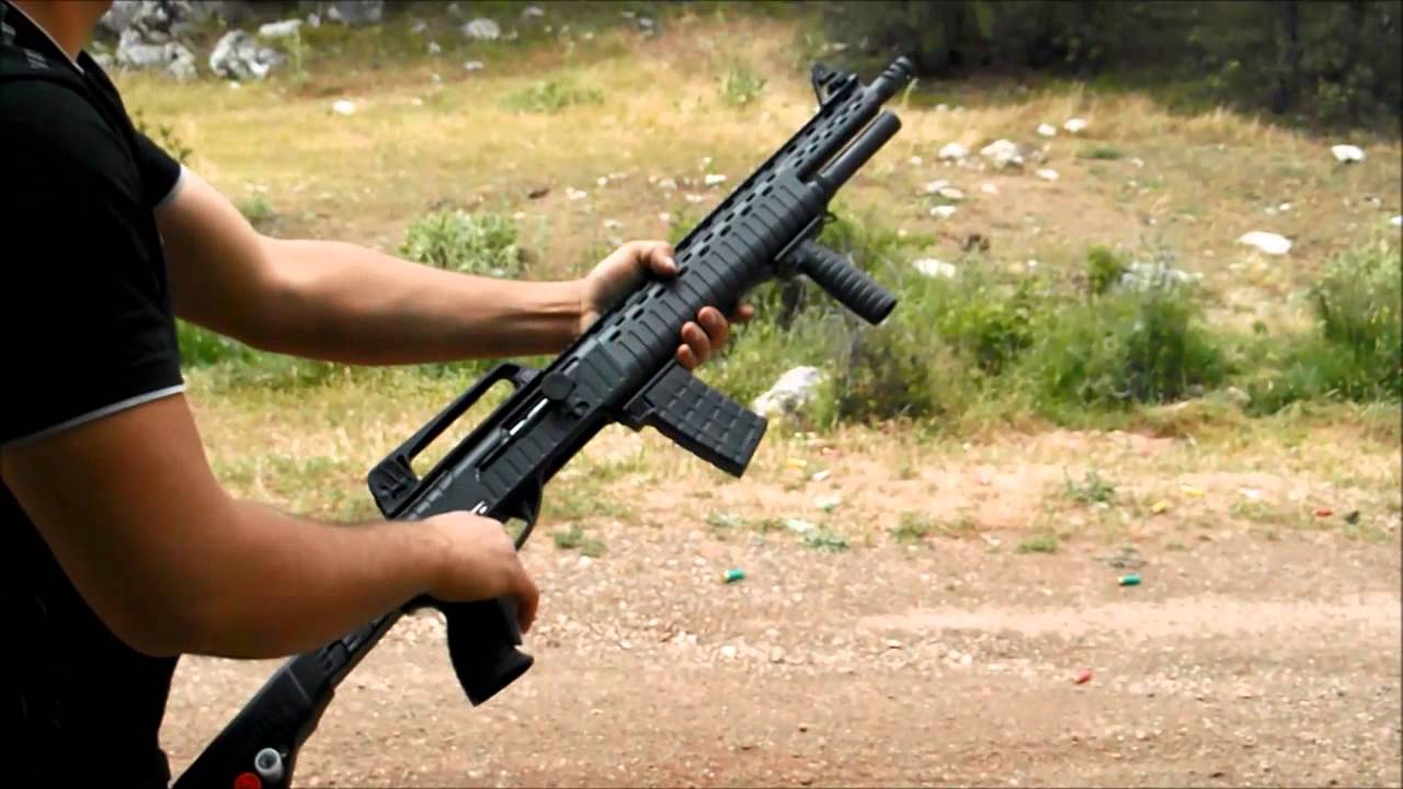 Tüfekle oynarken kazara kardeşini öldürdüğü iddiası