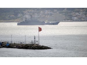 Rus askeri gemisi Çanakkale Boğazı'ndan geçti