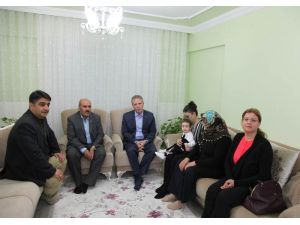 Vali Gül'den şehit ailelerine ziyaret