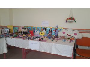 Kadın kursiyerler el ürünlerini sergiledi