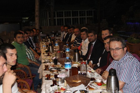 Meslekte dayanışma grubundan iftar