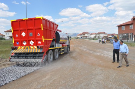 Seydişehir’e asfalt dökme aracı