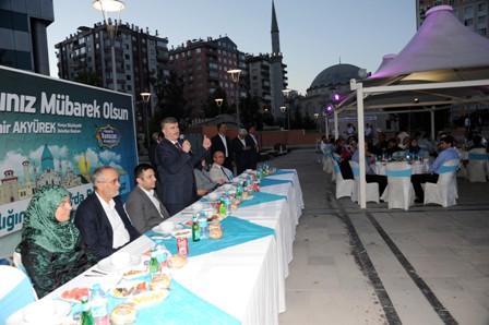Akyürek’ten meclis üyelerine iftar