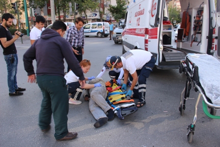 Sınava giderken kaza yaptı