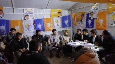 Mobil Seçim Çadırı Gençleri Misafir Etmeye Devam Ediyor