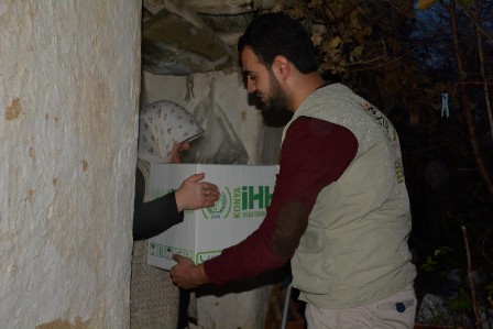 İHH, Ilgın'a yardım yaptı