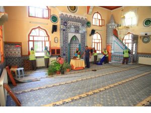Seydişehir'de cami temizliği