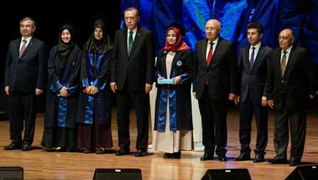 Ödülünü Erdoğan'dan aldı